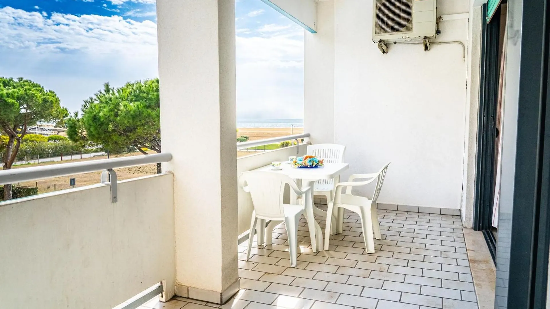 Comfy Apartment By The Sea In Бибионе